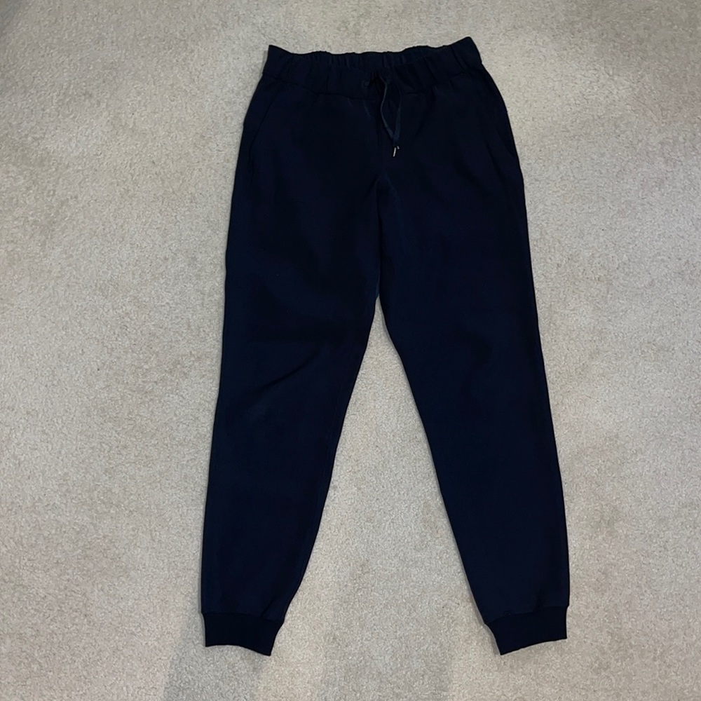 Lululemon on the fly jogger